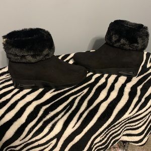 Brand New DKNY  black wedge ankle boot Size 8 1/2